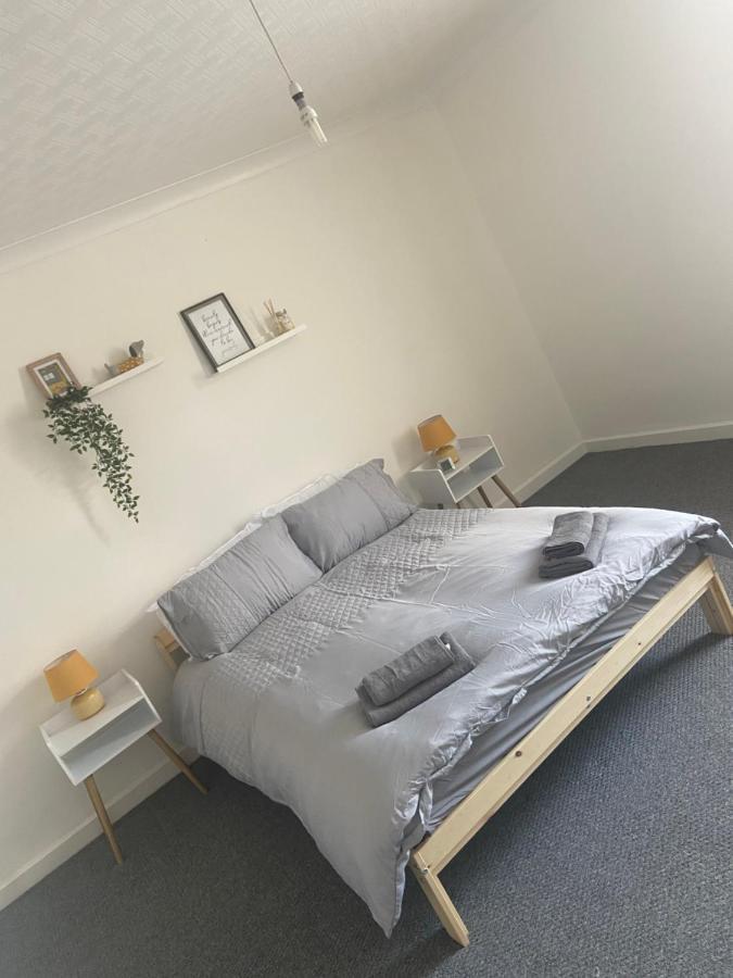 Cheerful 2 Bedroom House Hindley Экстерьер фото