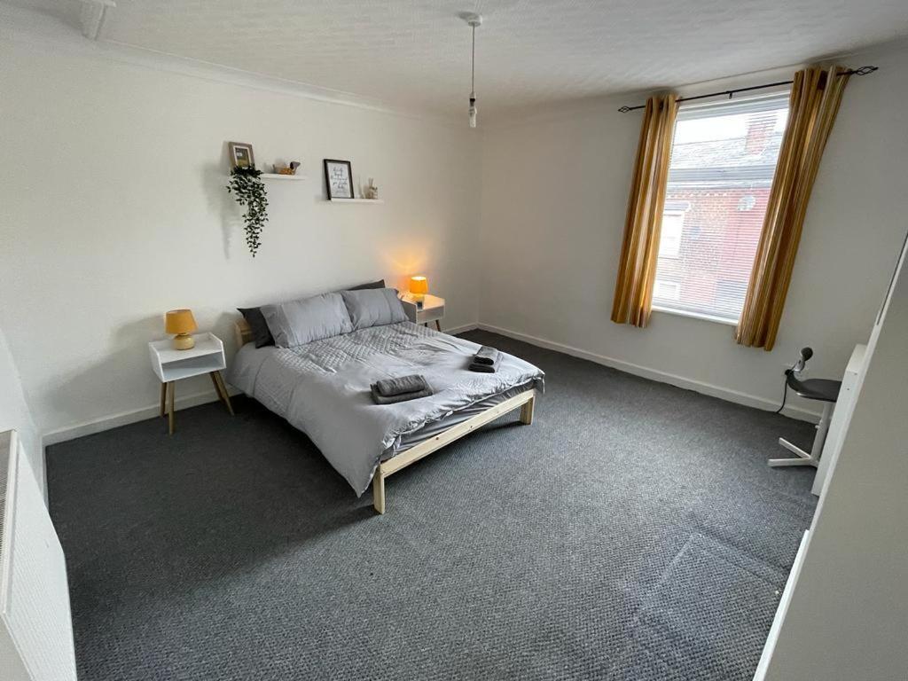 Cheerful 2 Bedroom House Hindley Экстерьер фото